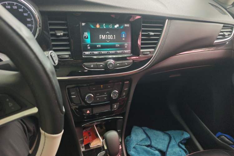 Used Buick Encore 2018 18T Automatic Two-Wheel Drive Urban Leading Model Audio And AC Panel