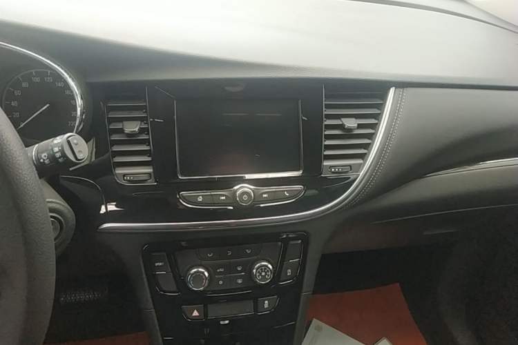 Used Buick Encore 2018 18T Automatic Two-Wheel Drive Urban Leading Model Audio And AC Panel