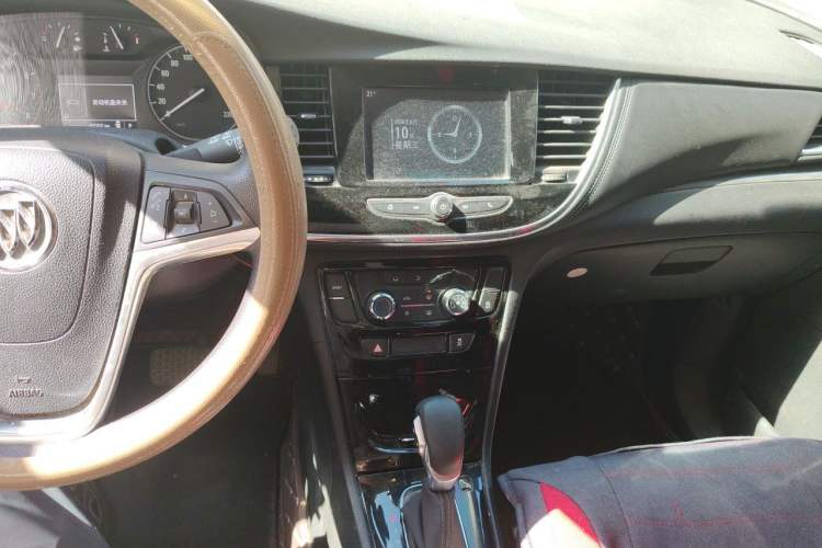Used Buick Encore 2018 18T Automatic Two-Wheel Drive Urban Leading Model Audio And AC Panel