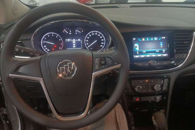 Used Buick Encore 2018 18T Automatic Two-Wheel Drive Urban Leading Model Center Console