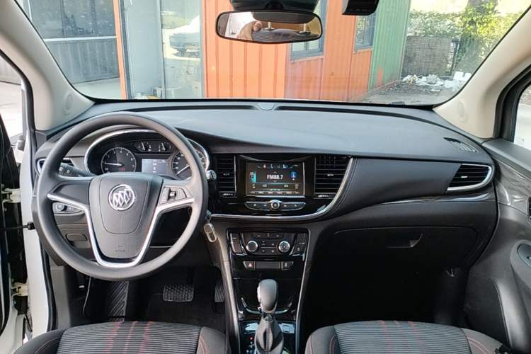 Used Buick Encore 2018 18T Automatic Two-Wheel Drive Urban Leading Model Center Console