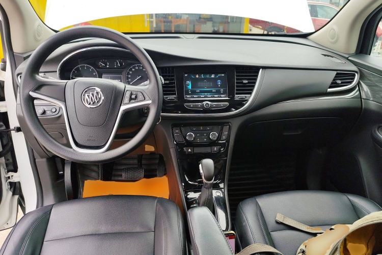 Used Buick Encore 2018 18T Automatic Two-Wheel Drive Urban Leading Model Center Console