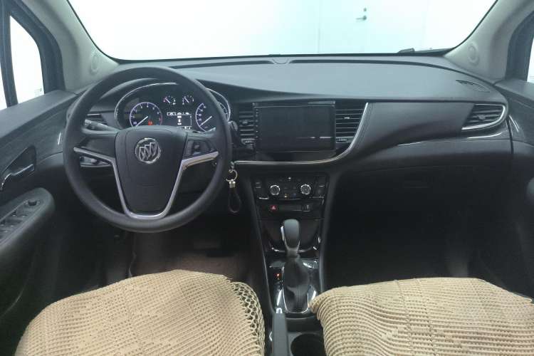 Used Buick Encore 2018 18T Automatic Two-Wheel Drive Urban Leading Model Center Console