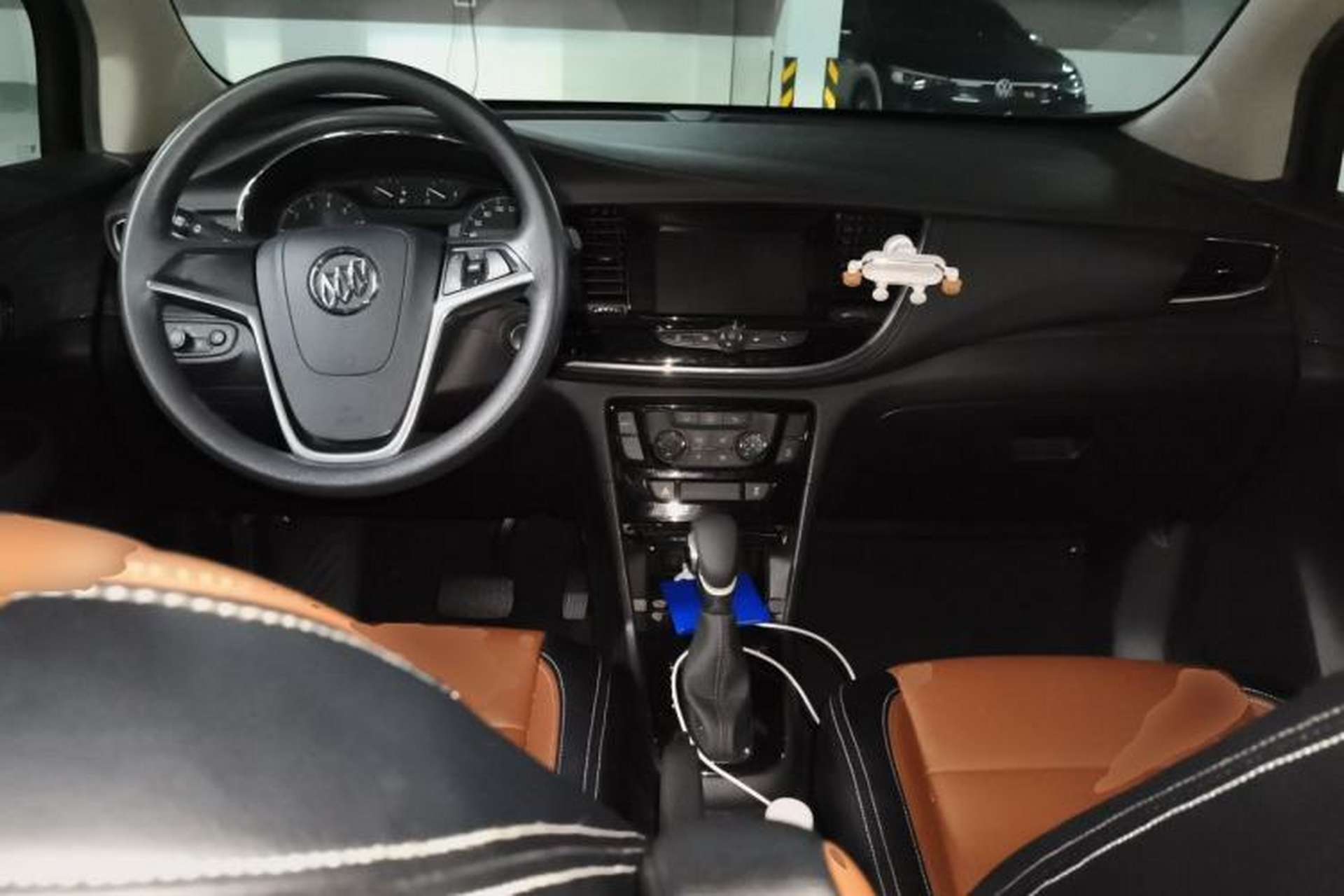 Used Buick Encore 2018 18T Automatic Two-Wheel Drive Urban Leading Model Center Console