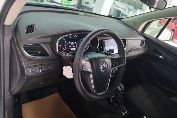 Used Buick Encore 2018 18T Automatic Two-Wheel Drive Urban Leading Model Center Console