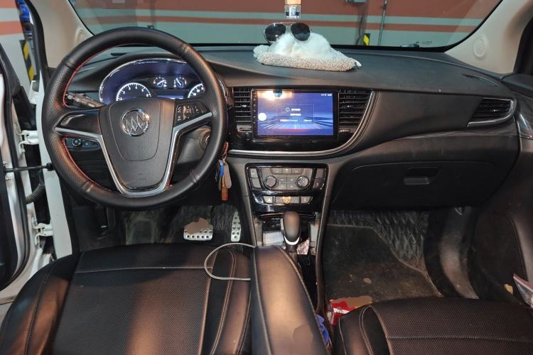 Used Buick Encore 2018 18T Automatic Two-Wheel Drive Urban Leading Model Center Console