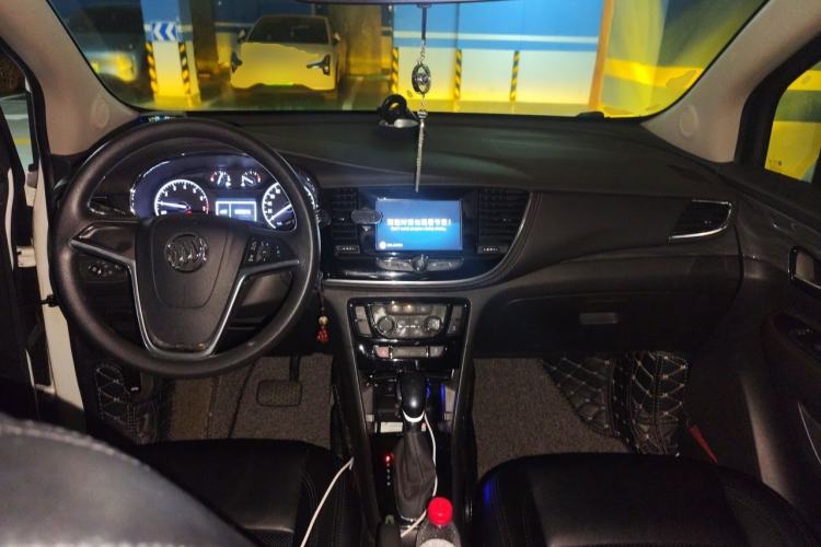 Used Buick Encore 2018 18T Automatic Two-Wheel Drive Urban Leading Model Center Console