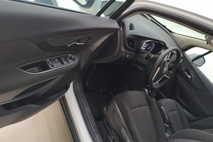 Used Buick Encore 2018 18T Automatic Two-Wheel Drive Urban Fashion Model Driver Seat