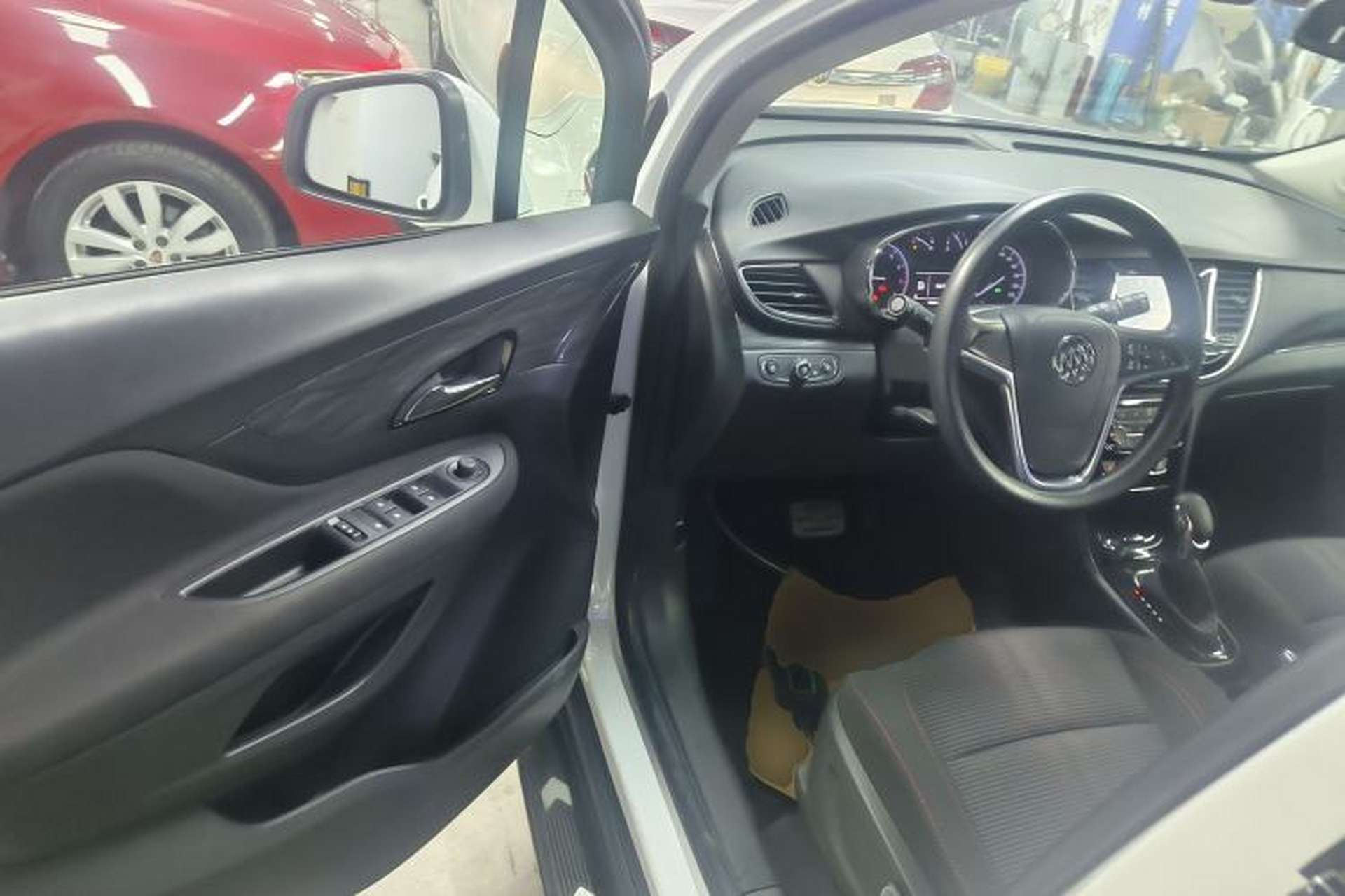 Used Buick Encore 2018 18T Automatic Two-Wheel Drive Urban Fashion Model Driver Seat