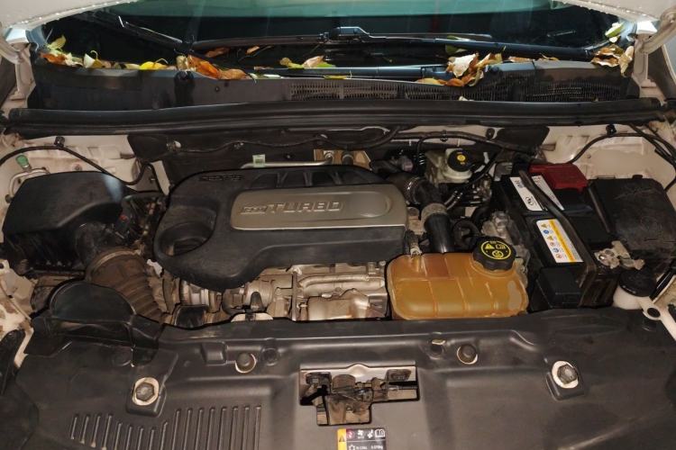 Used Buick Encore 2018 18T Automatic Two-Wheel Drive Urban Fashion Model Engine Bay