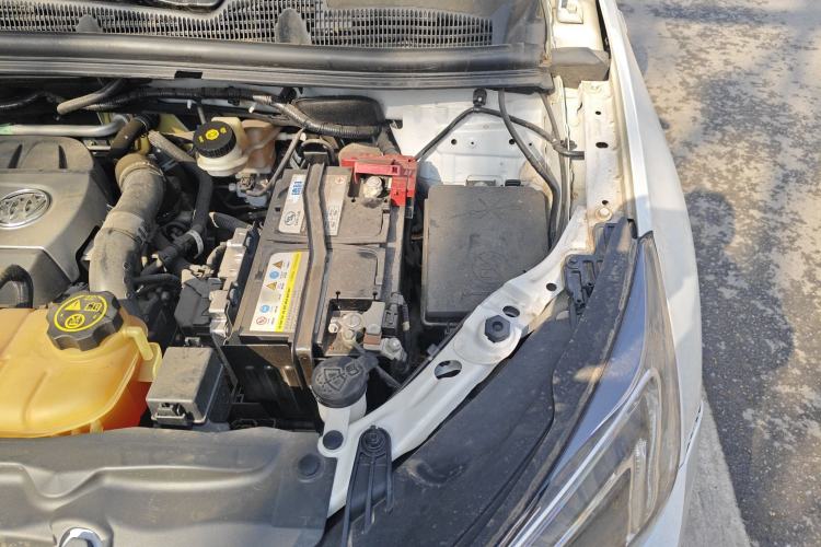 Used Buick Encore 2018 18T Automatic Two-Wheel Drive Urban Leading Model Engine Bay Left