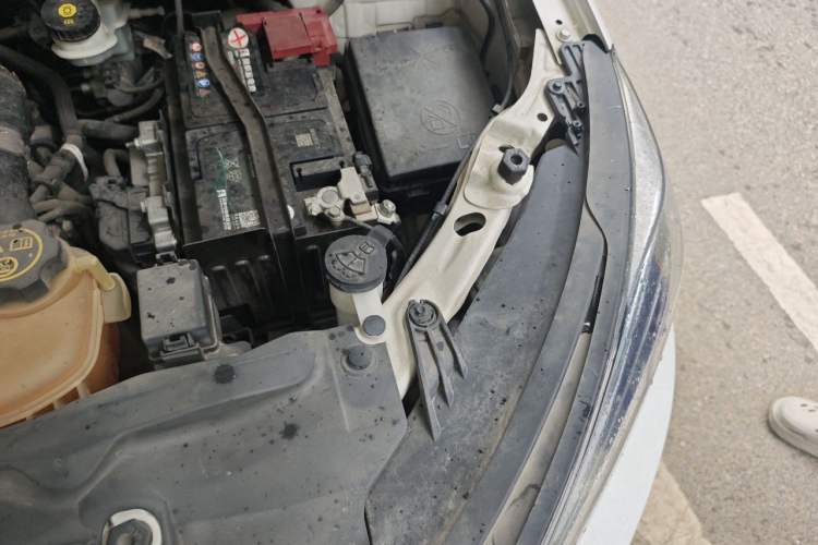 Used Buick Encore 2018 18T Automatic Two-Wheel Drive Urban Leading Model Engine Bay Left