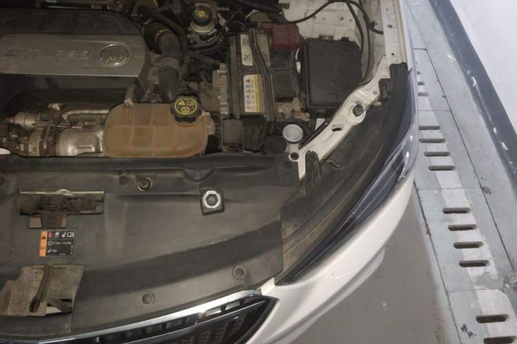 Used Buick Encore 2018 18T Automatic Two-Wheel Drive Urban Leading Model Engine Bay Left