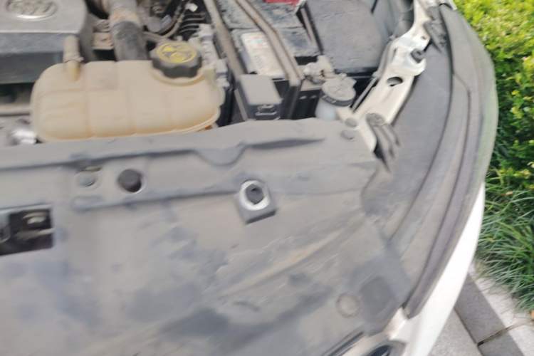 Used Buick Encore 2018 18T Automatic Two-Wheel Drive Urban Elite Model Engine Bay Left