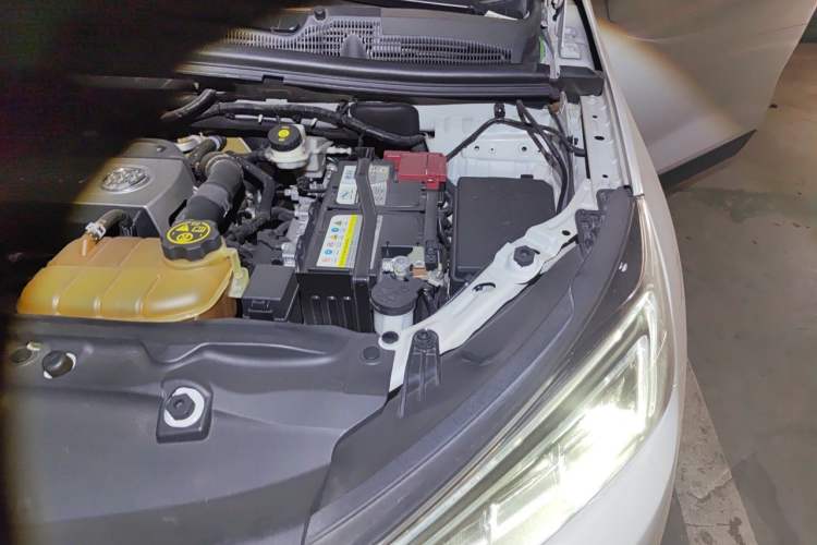 Used Buick Encore 2018 18T Automatic Two-Wheel Drive Urban Elite Model Engine Bay Left