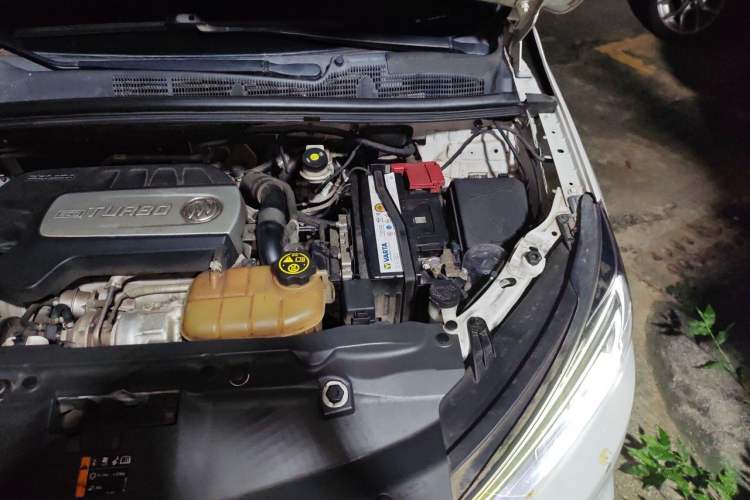 Used Buick Encore 2018 18T Automatic Two-Wheel Drive Urban Elite Model Engine Bay Left
