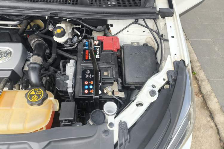 Used Buick Encore 2018 18T Automatic Two-Wheel Drive Urban Leading Model Engine Bay Left