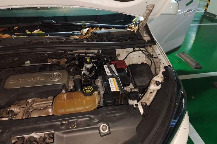 Used Buick Encore 2018 18T Automatic Two-Wheel Drive Urban Fashion Model Engine Bay Left