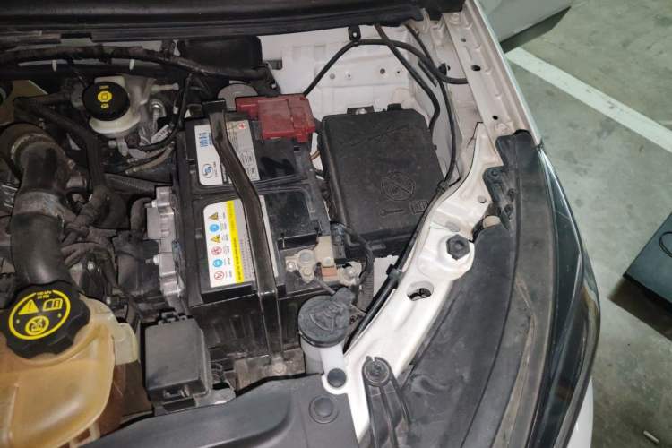 Used Buick Encore 2018 18T Automatic Two-Wheel Drive Urban Leading Model Engine Bay Left