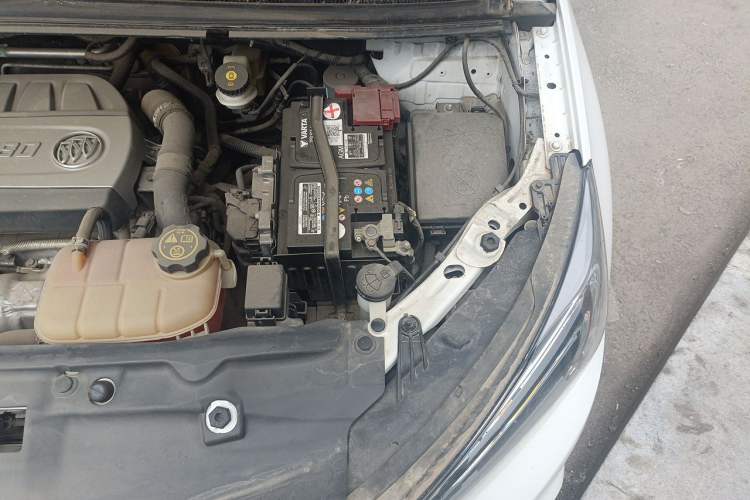 Used Buick Encore 2018 18T Automatic Two-Wheel Drive Urban Leading Model Engine Bay Left