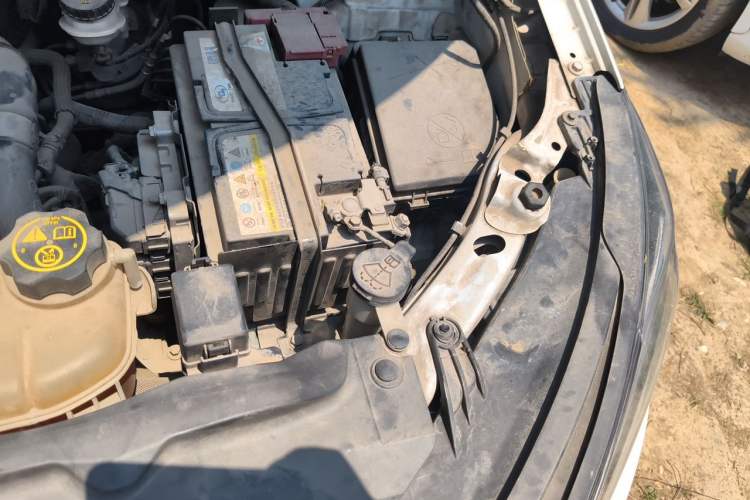Used Buick Encore 2018 18T Automatic Two-Wheel Drive Urban Leading Model Engine Bay Left