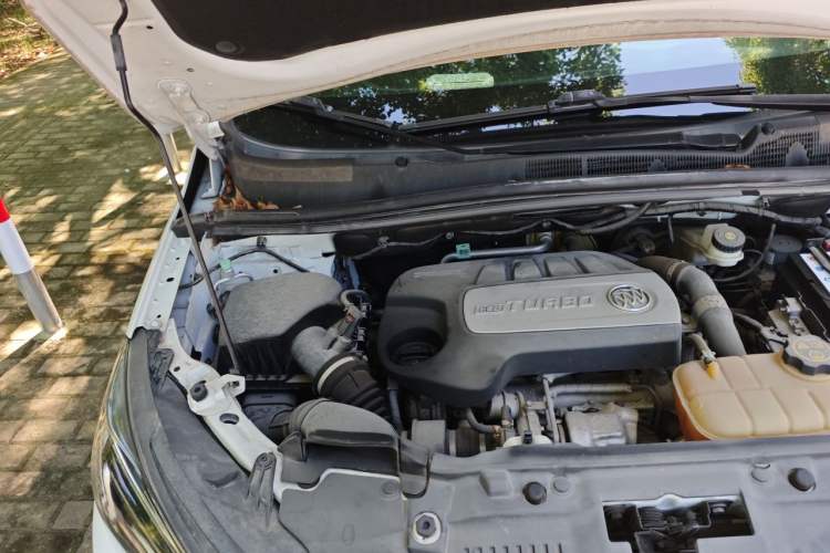 Used Buick Encore 2018 18T Automatic Two-Wheel Drive Urban Elite Model Engine Bay Right
