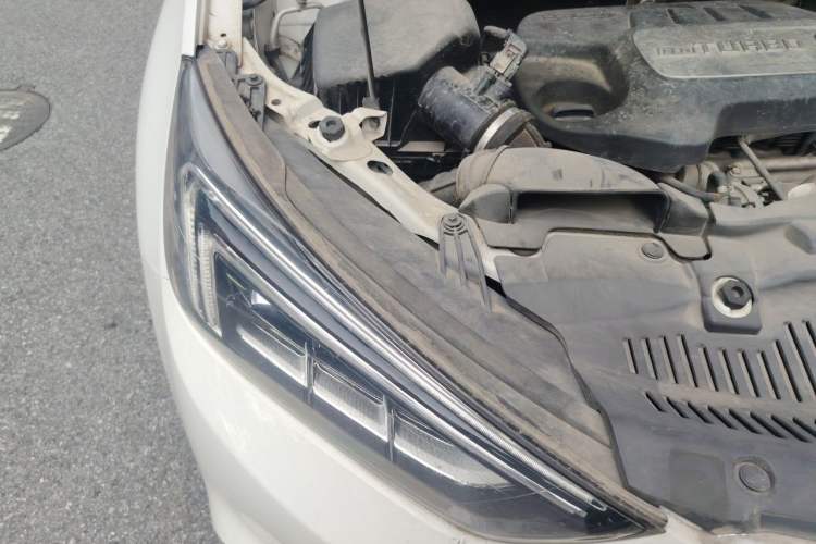Used Buick Encore 2018 18T Automatic Two-Wheel Drive Urban Elite Model Engine Bay Right