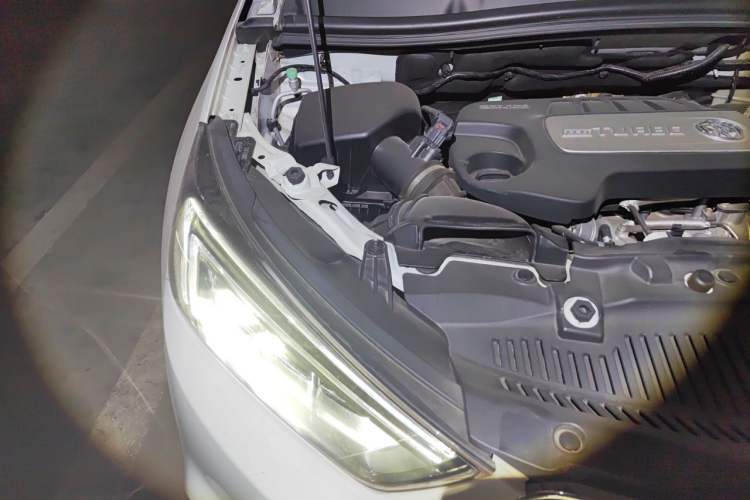 Used Buick Encore 2018 18T Automatic Two-Wheel Drive Urban Elite Model Engine Bay Right