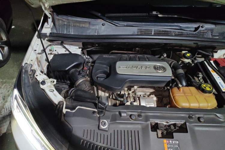 Used Buick Encore 2018 18T Automatic Two-Wheel Drive Urban Elite Model Engine Bay Right