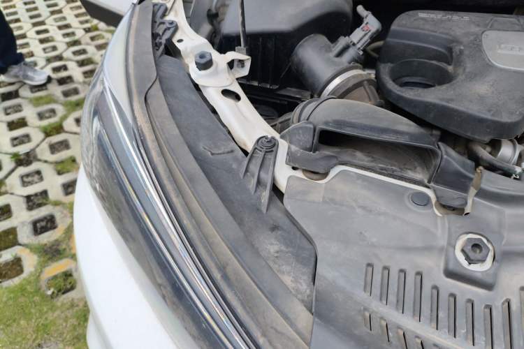 Used Buick Encore 2018 18T Automatic Two-Wheel Drive Urban Leading Model Engine Bay Right