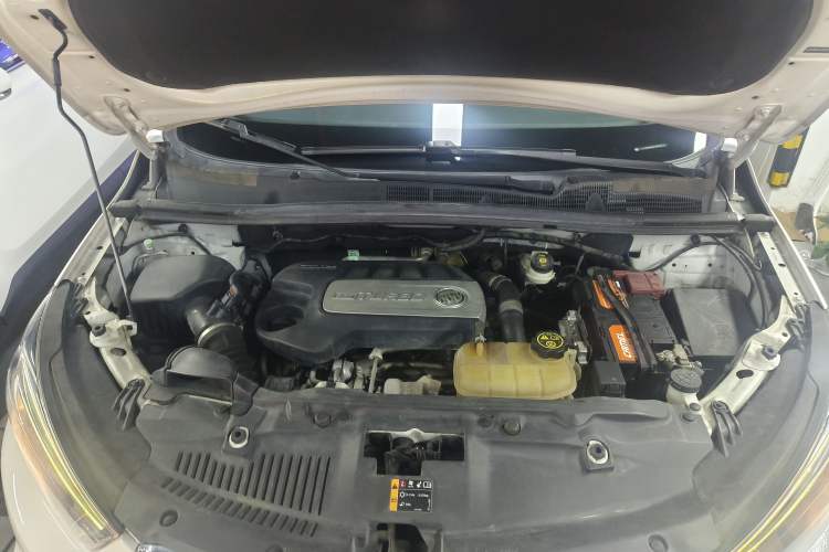 Used Buick Encore 2018 18T Automatic Two-Wheel Drive Urban Fashion Model Engine Bay