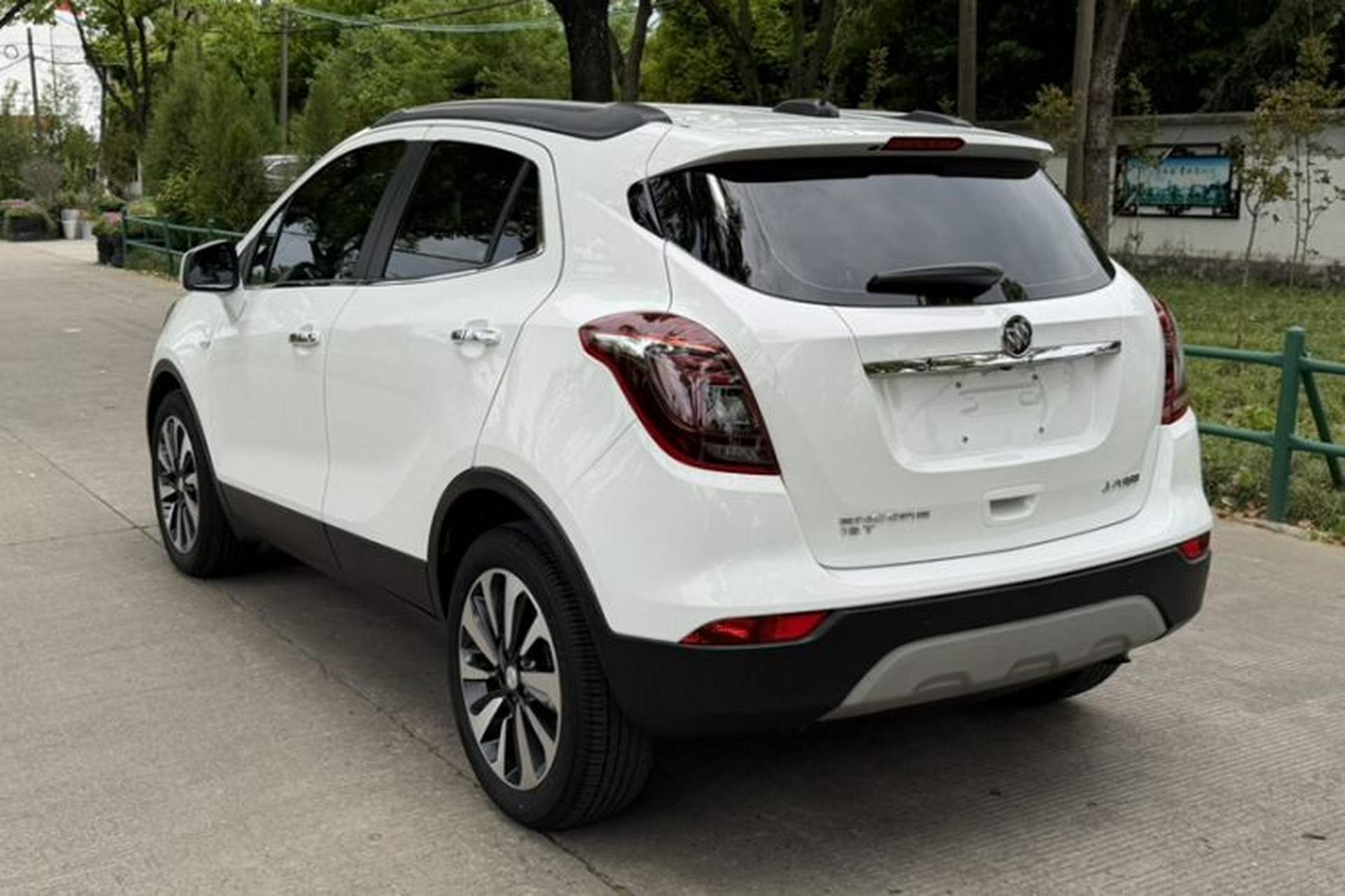 Used Buick Encore 2018 18T Automatic Two-Wheel Drive Urban Elite Model Exterior 1