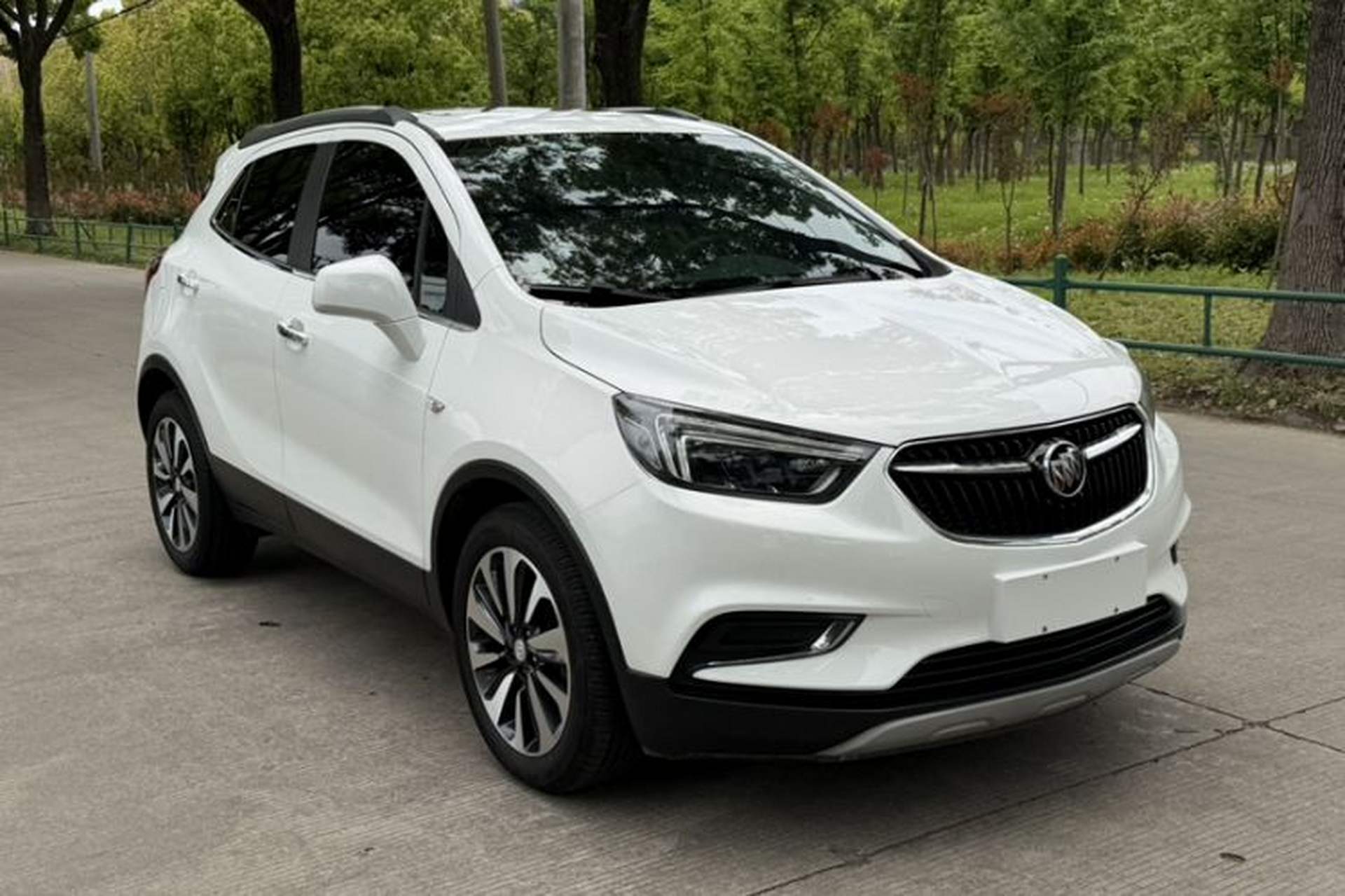 Used Buick Encore 2018 18T Automatic Two-Wheel Drive Urban Elite Model Exterior 2