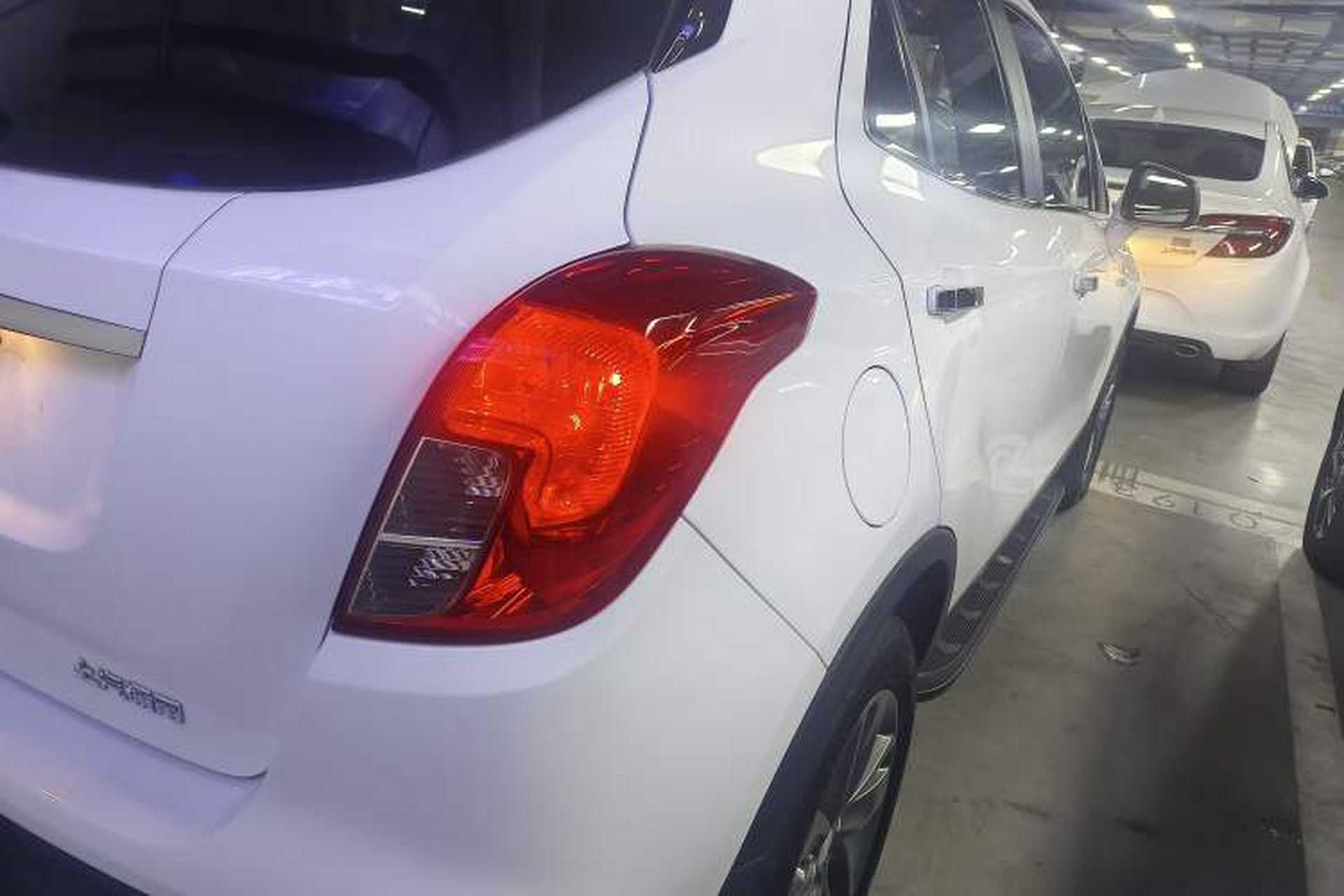 Used Buick Encore 2018 18T Automatic Two-Wheel Drive Urban Fashion Model Exterior 3