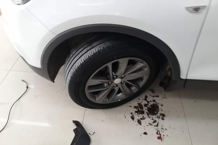 Used Buick Encore 2018 18T Automatic Two-Wheel Drive Urban Fashion Model Exterior 4