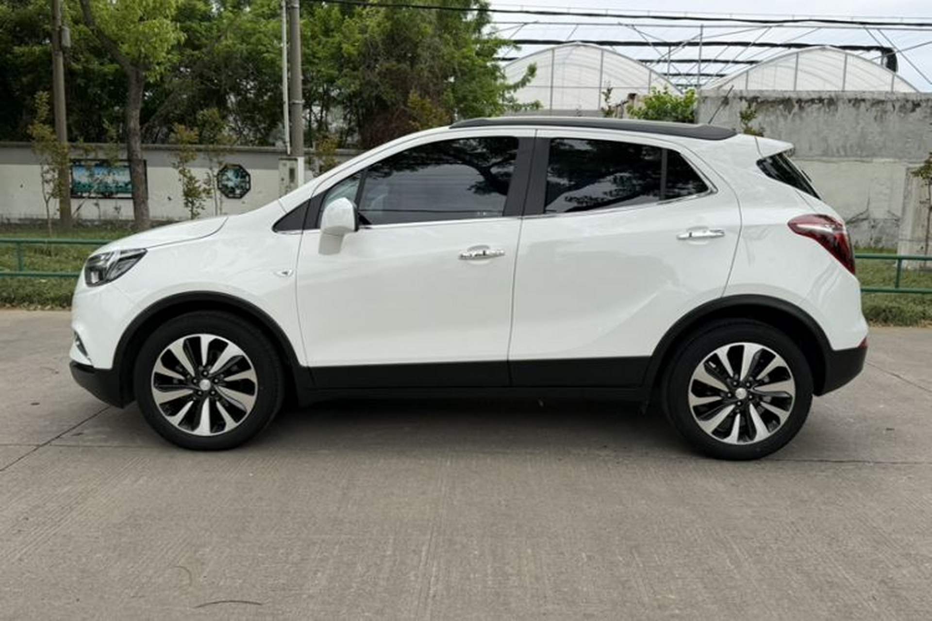 Used Buick Encore 2018 18T Automatic Two-Wheel Drive Urban Elite Model Exterior 4