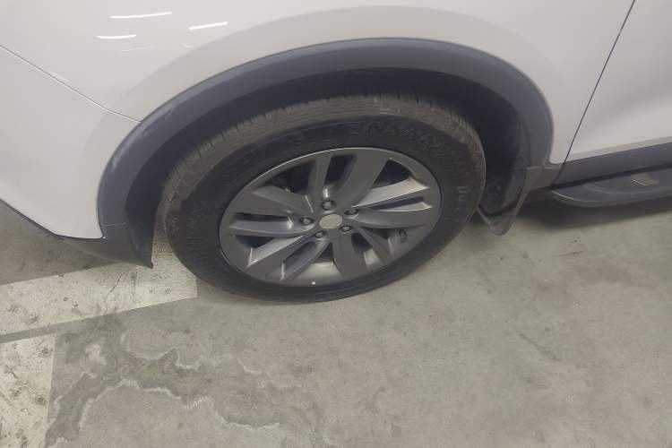 Used Buick Encore 2018 18T Automatic Two-Wheel Drive Urban Fashion Model Exterior 4