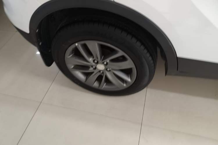 Used Buick Encore 2018 18T Automatic Two-Wheel Drive Urban Fashion Model Exterior 5