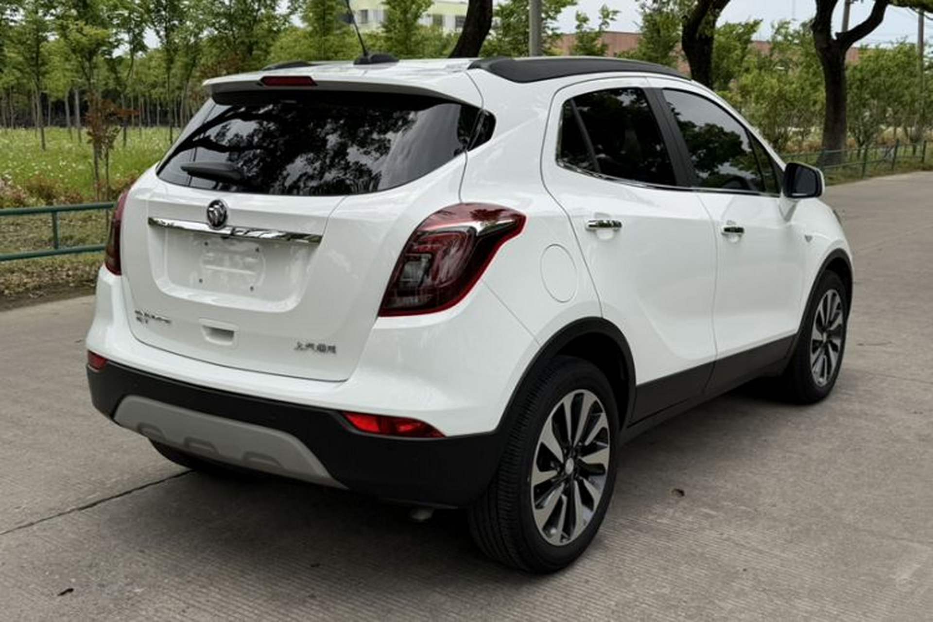 Used Buick Encore 2018 18T Automatic Two-Wheel Drive Urban Elite Model Exterior 5