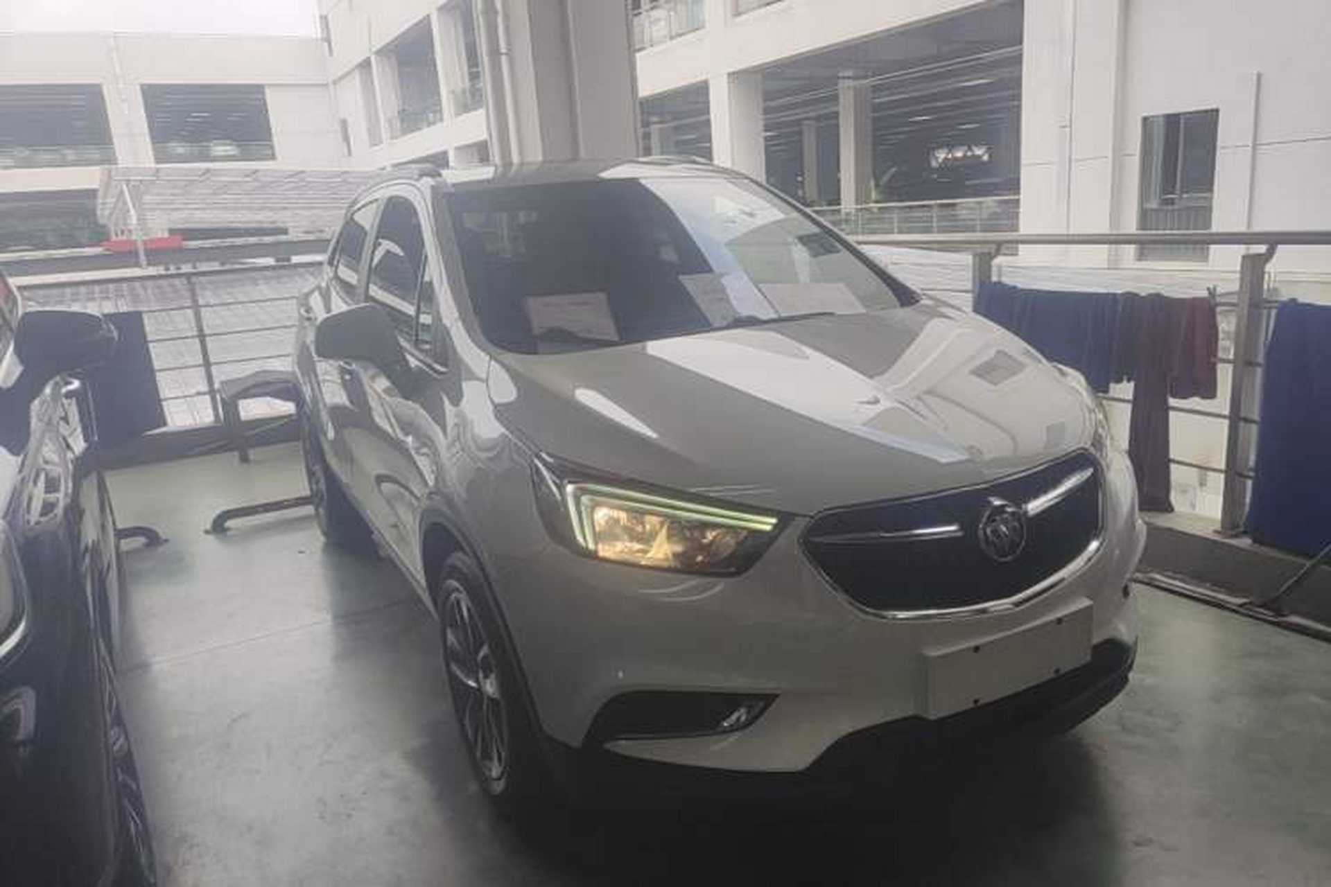 Used Buick Encore 2018 18T Automatic Two-Wheel Drive Urban Leading Model Front Right 45 Deg