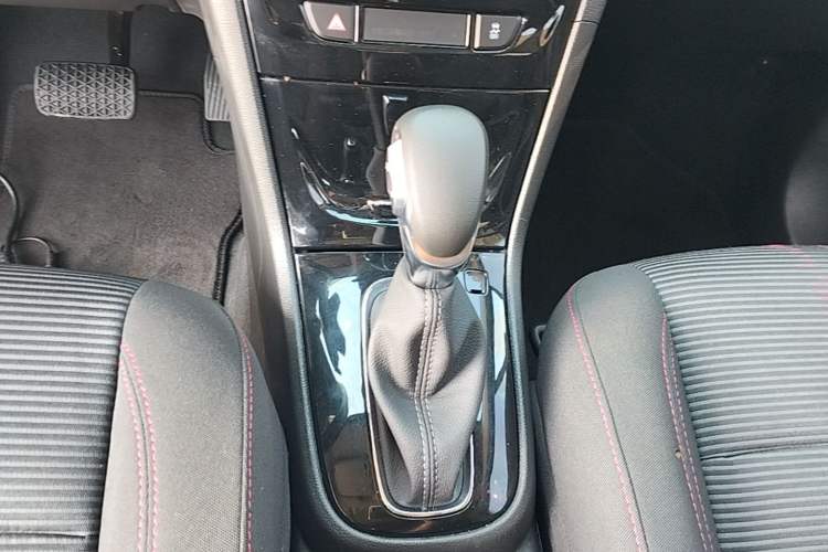 Used Buick Encore 2018 18T Automatic Two-Wheel Drive Urban Leading Model Gear Lever