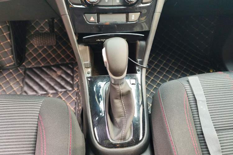 Used Buick Encore 2018 18T Automatic Two-Wheel Drive Urban Leading Model Gear Lever