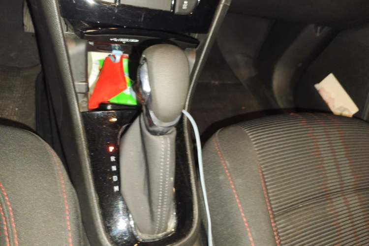 Used Buick Encore 2018 18T Automatic Two-Wheel Drive Urban Fashion Model Gear Lever