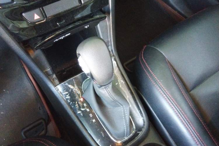 Used Buick Encore 2018 18T Automatic Two-Wheel Drive Urban Fashion Model Gear Lever