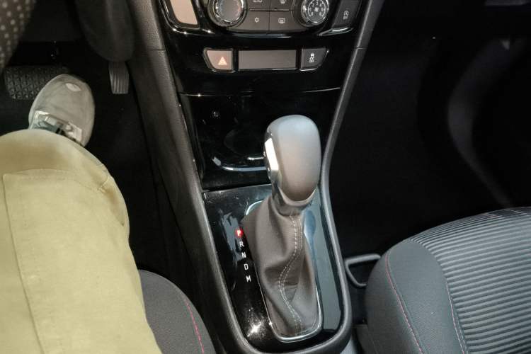 Used Buick Encore 2018 18T Automatic Two-Wheel Drive Urban Leading Model Gear Lever