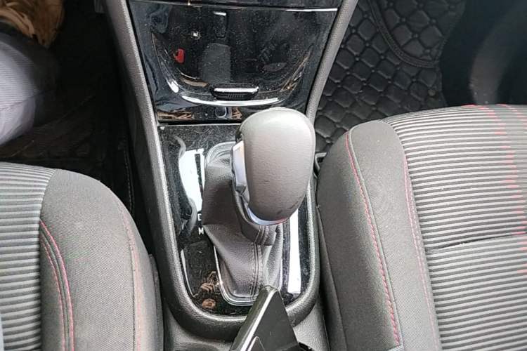 Used Buick Encore 2018 18T Automatic Two-Wheel Drive Urban Fashion Model Gear Lever