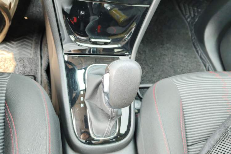 Used Buick Encore 2018 18T Automatic Two-Wheel Drive Urban Leading Model Gear Lever