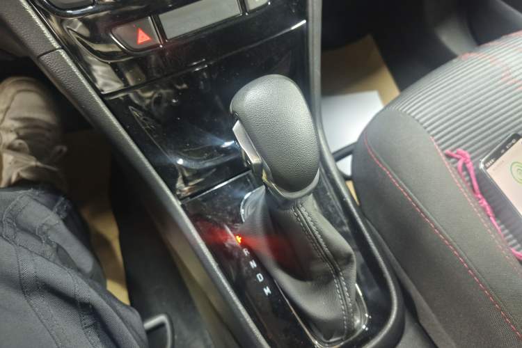 Used Buick Encore 2018 18T Automatic Two-Wheel Drive Urban Fashion Model Gear Lever