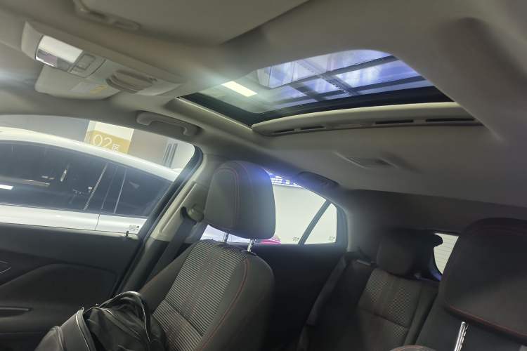 Used Buick Encore 2018 18T Automatic Two-Wheel Drive Urban Fashion Model Headliner