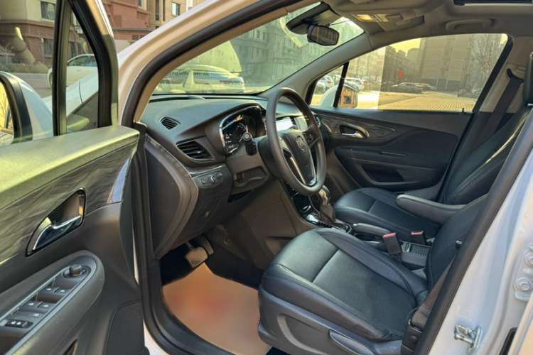 Used Buick Encore 2018 18T Automatic Two-Wheel Drive Urban Leading Model Interior 1